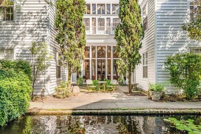 Tranquility with Garden & Heated Pool near King Street