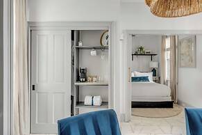 Tranquility with Garden & Heated Pool near King Street