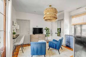 Tranquility with Garden & Heated Pool near King Street