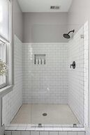 Tranquility with Garden & Heated Pool near King Street