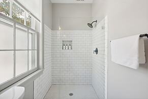 Tranquility with Garden & Heated Pool near King Street