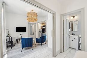 Tranquility with Garden & Heated Pool near King Street