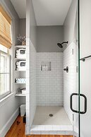 Tranquility with Garden & Heated Pool near King Street