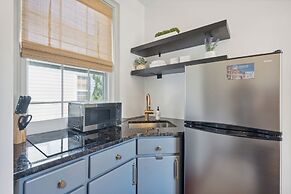 Tranquility with Garden & Heated Pool near King Street