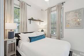 Tranquility with Garden & Heated Pool near King Street