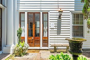 Tranquility with Garden & Heated Pool near King Street