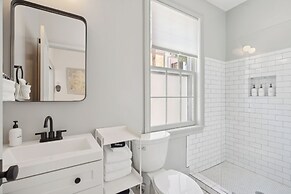 Tranquility with Garden & Heated Pool near King Street