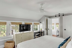 Cottage with Beautiful Garden and Heated Pool