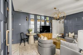 Cottage with Beautiful Garden and Heated Pool