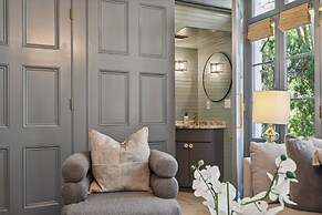 Cottage with Beautiful Garden and Heated Pool