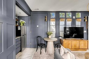 Cottage with Beautiful Garden and Heated Pool