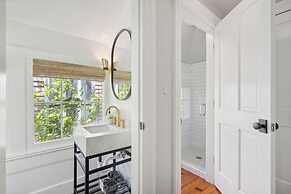 Cottage with Beautiful Garden and Heated Pool