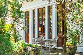 Cottage with Beautiful Garden and Heated Pool