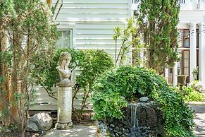 Cottage with Beautiful Garden and Heated Pool