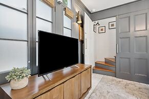 Cottage with Beautiful Garden and Heated Pool