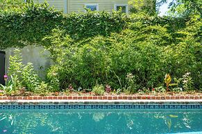 Cottage with Beautiful Garden and Heated Pool