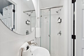 Perfect Location in Downtown Charleston