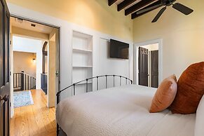 Perfect Location in Downtown Charleston