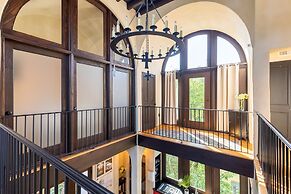 Perfect Location in Downtown Charleston