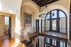 Perfect Location in Downtown Charleston