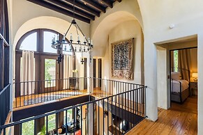 Perfect Location in Downtown Charleston