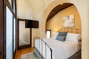 Perfect Location in Downtown Charleston