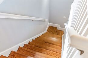 Spacious Apartment Downtown