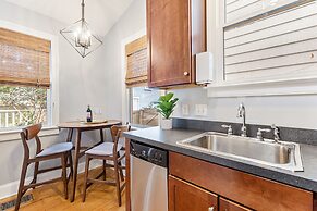 Spacious Apartment Downtown