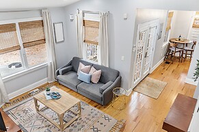 Spacious Apartment Downtown