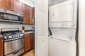 Spacious Apartment Downtown