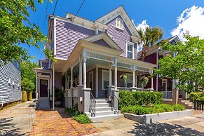 Spacious Apartment Downtown