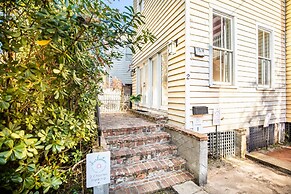 Beautiful Renovated Apartment Near King Street