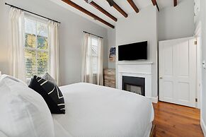 Beautiful Renovated Apartment Near King Street