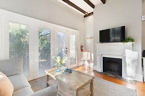 Beautiful Renovated Apartment Near King Street