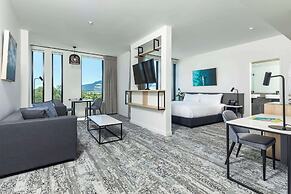 Oaks Cairns Hotel