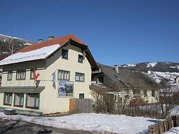 Cozy Apartment in Sankt Margarethen im Lungau near Ski Lift