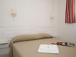 Apartment in Hilltop Setting