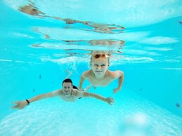 Detached Bungalow with Washing Machine near Lake