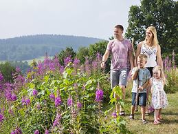 Detached Bungalow with Washing Machine near Lake