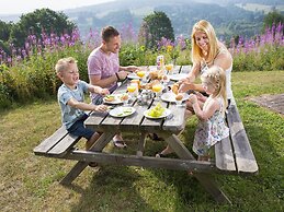 Detached Bungalow with Washing Machine near Lake