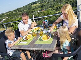 Detached Bungalow with Washing Machine near Lake