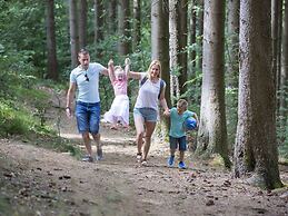 Detached Bungalow with Washing Machine near Lake