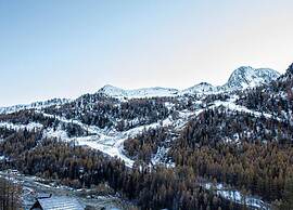 Chalet in Isola With Scenic Views