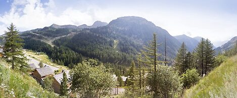 Chalet in Isola With Scenic Views