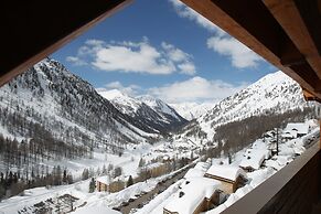 Chalet in Isola With Scenic Views