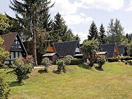 Wooden Chalet with Terrace near Swimming Lake