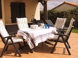 Luxury Vasles Family Villa With Pool