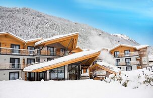 Alpine Escape w/ Pool & Views