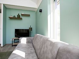 Attractive Bungalow with Covered Terrace near Veluwe