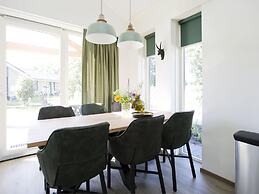 Attractive Bungalow with Covered Terrace near Veluwe